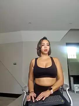 QueenTricks1 from StripChat