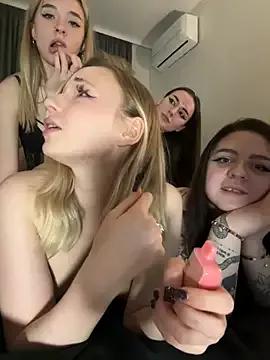 RollingGirls on StripChat 