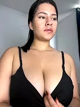 Saanvi21 on StripChat 