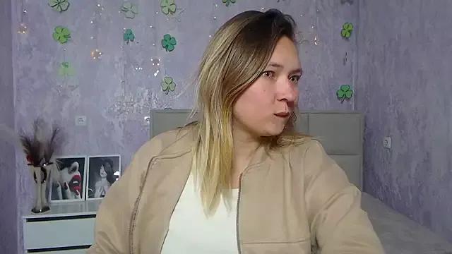 SallyVerda on StripChat 