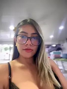 sara_calderon on StripChat 