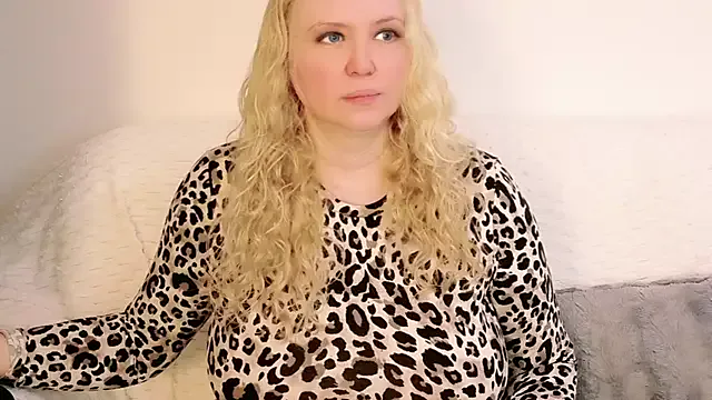 Sarah4you — make my day or make me cum :)