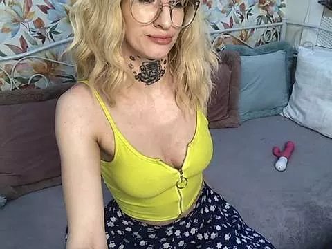 SarahLust on StripChat 