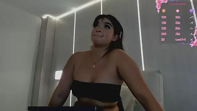 sasha_riverss on StripChat