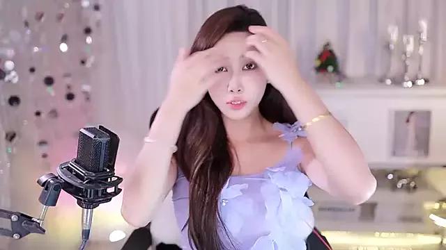 SleepArtist on StripChat 