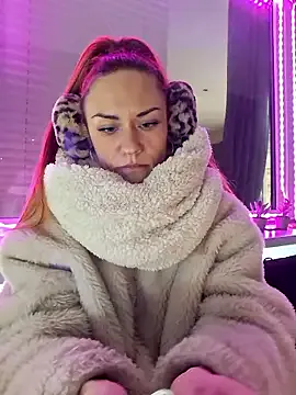 SlimBellaa on StripChat