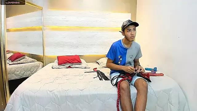 Freechat StrawwBoys on StripChat