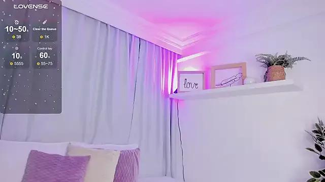susyy7 on StripChat 