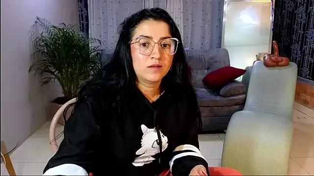 tessa_drawing on StripChat 