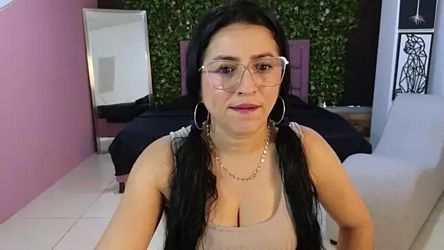 tessa_drawing on StripChat 