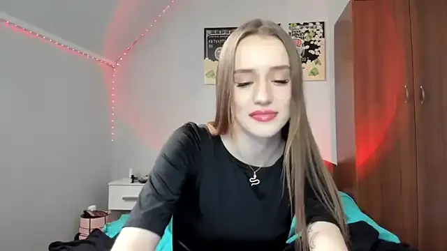 tinyglow on StripChat