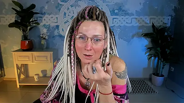 UmaSpace — look at my sexy feet