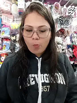 Vale_Saenzz from StripChat