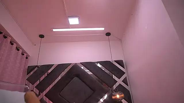 Freechat violeta_aroca on StripChat