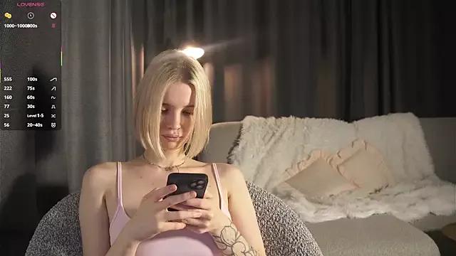 VivianKings from StripChat