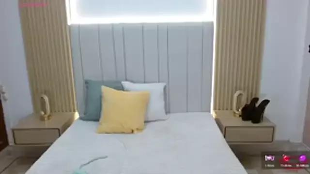 WildScarlet from StripChat