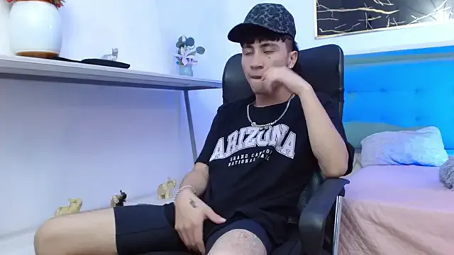 XanderGrey8 on StripChat