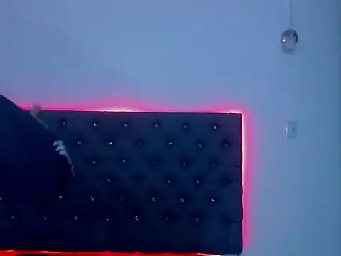 XxxReinaSexyBodyxxX777 on StripChat 